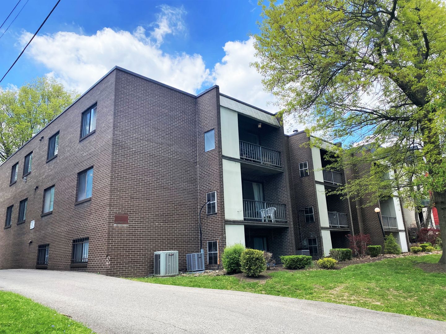 Pittsburgh Apartment: 450 South Aiken Ave