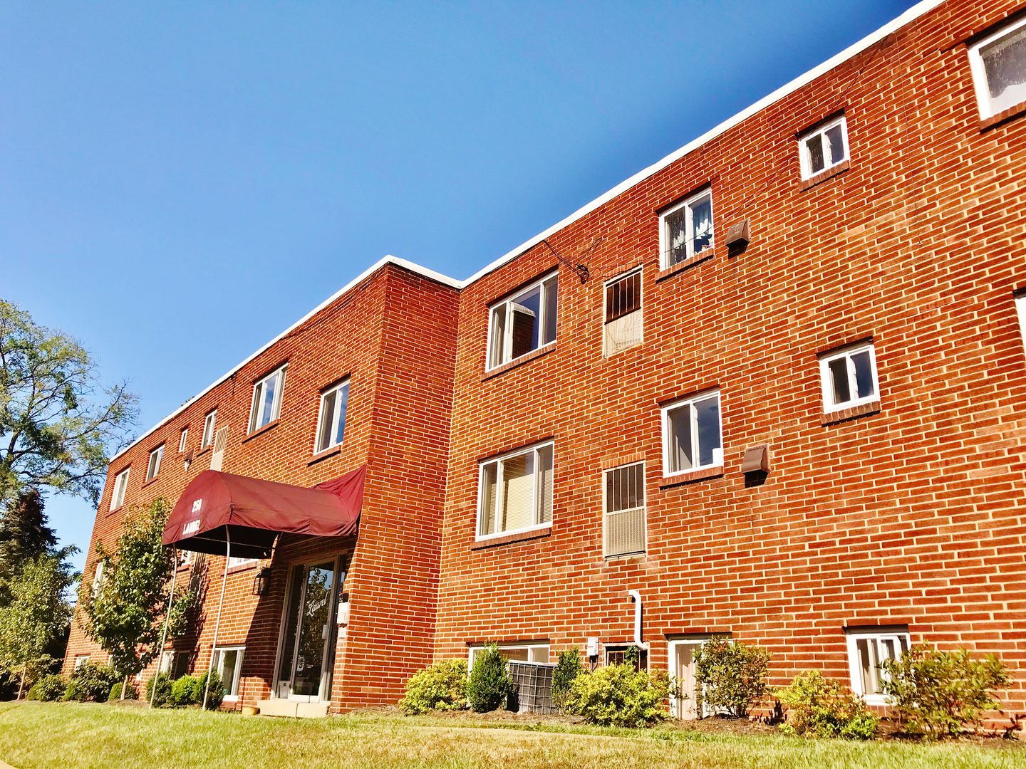 Bellevue Apartment: 250 Laurel Ave.