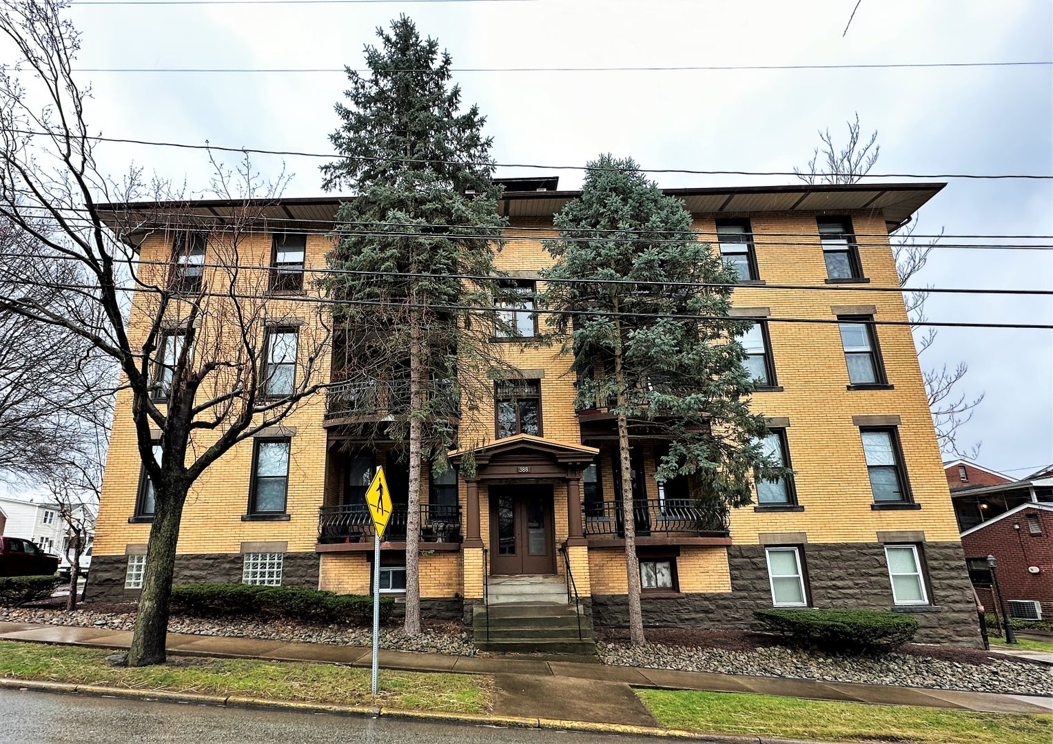 Oakmont Apartment: 388 Pennsylvania Ave.