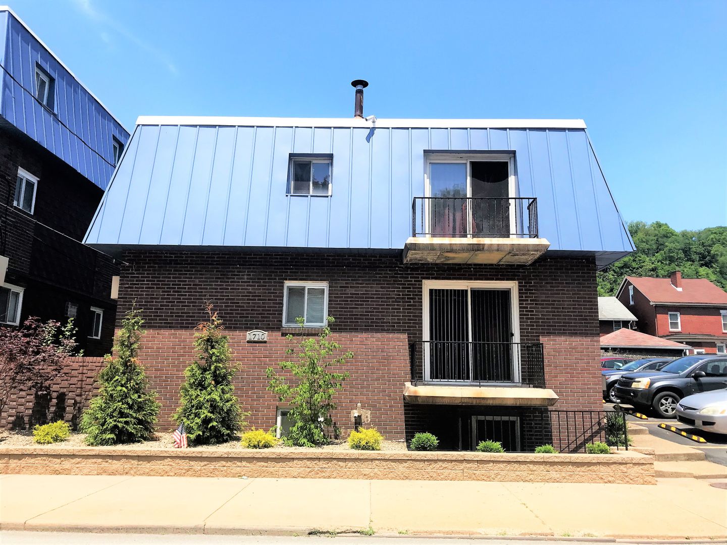 Pittsburgh Apartment: 1710 Main Street