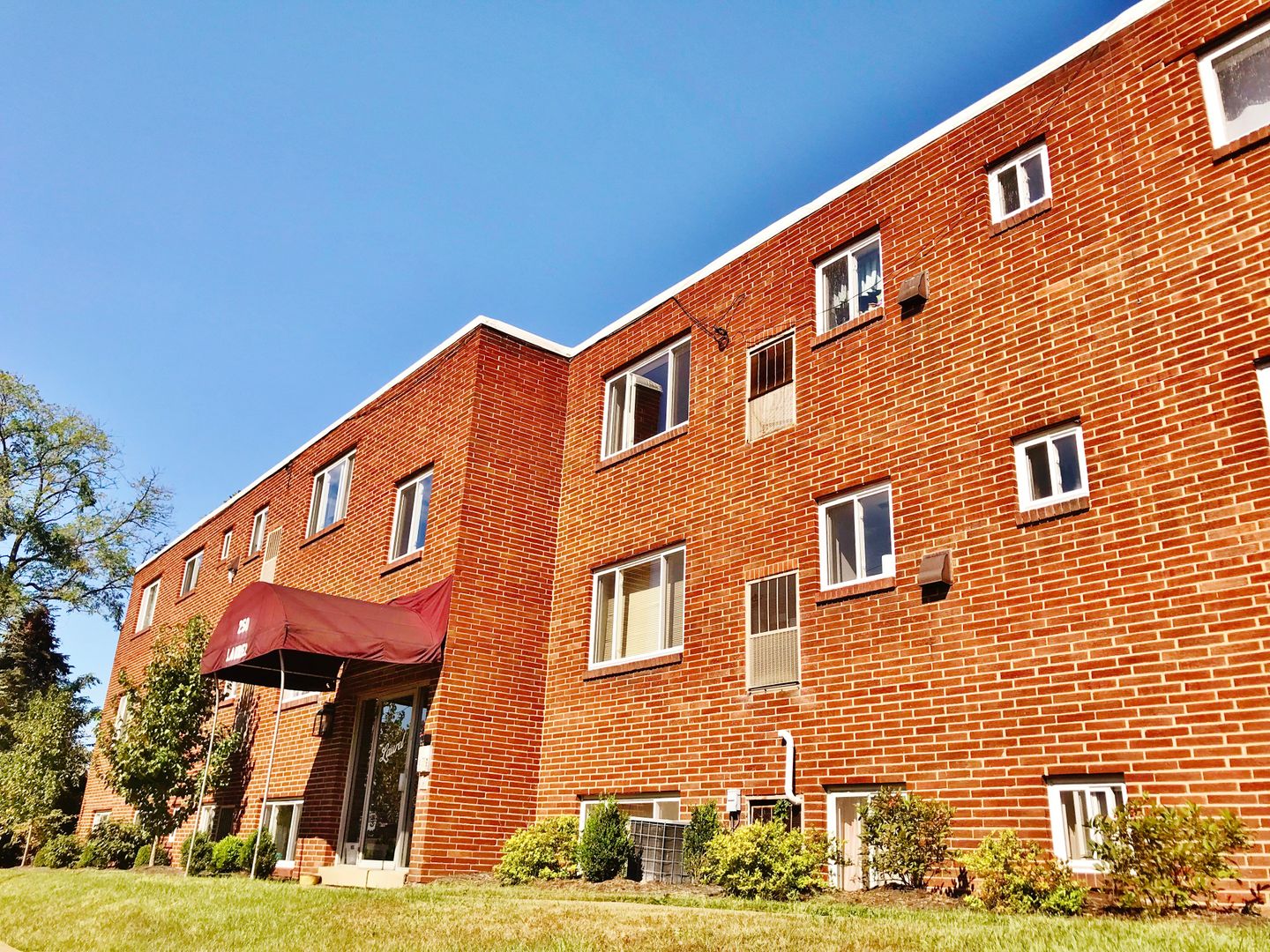 Bellevue Apartment: 250 Laurel Ave.