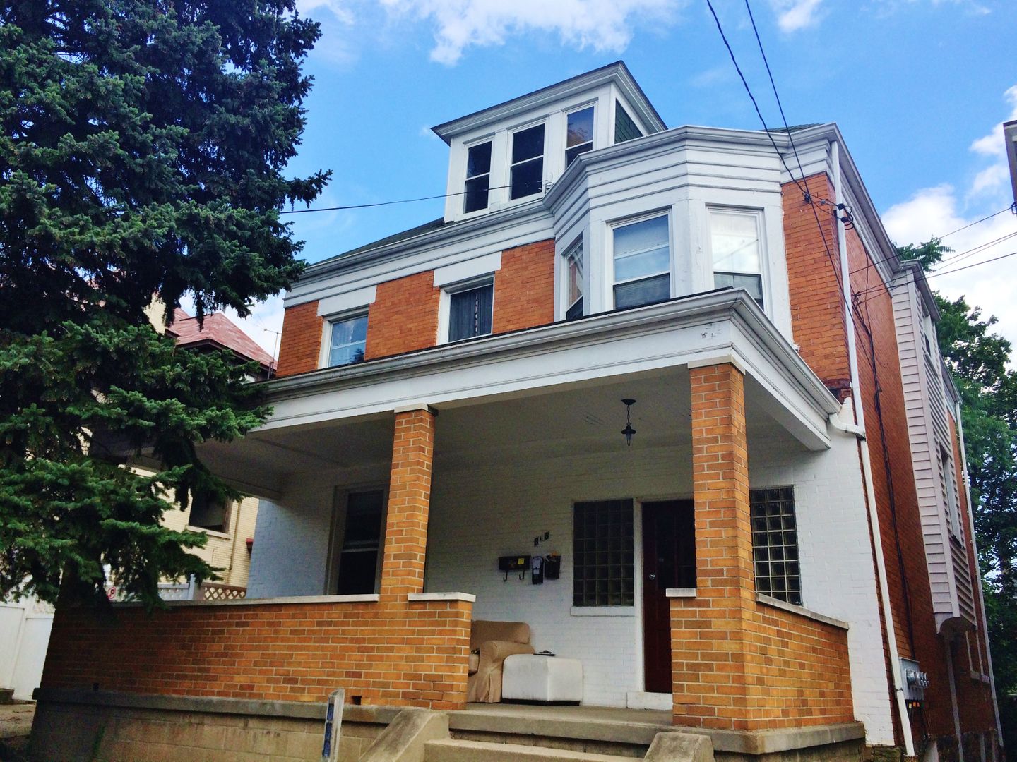 Pittsburgh Apartment: 838 Collins St.