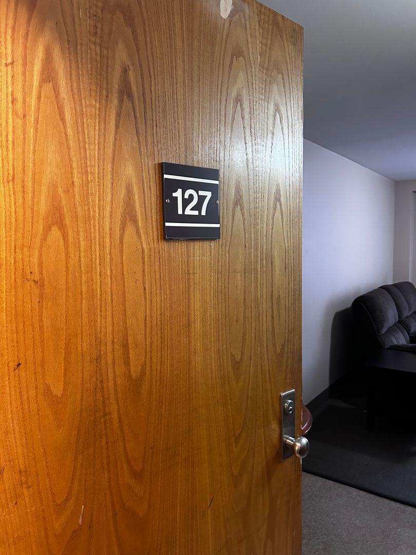 Rome Apartment: 80 Geiger Rd