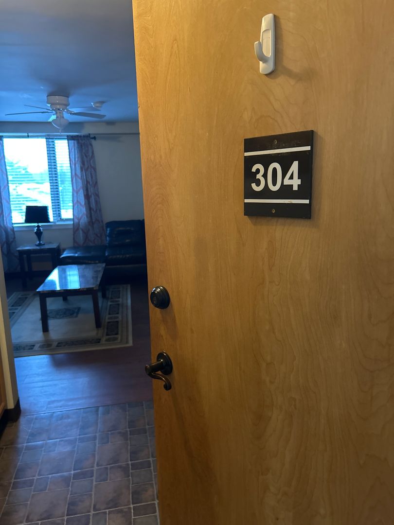 Rome Apartment: 80 Geiger Rd