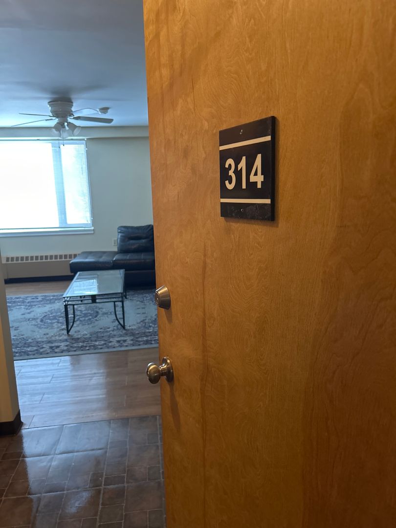 Rome Apartment: 80 Geiger Rd