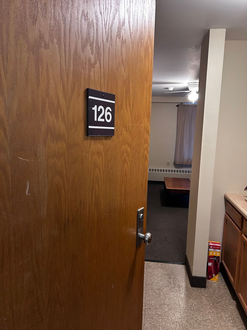 Rome Apartment: 80 Geiger Rd