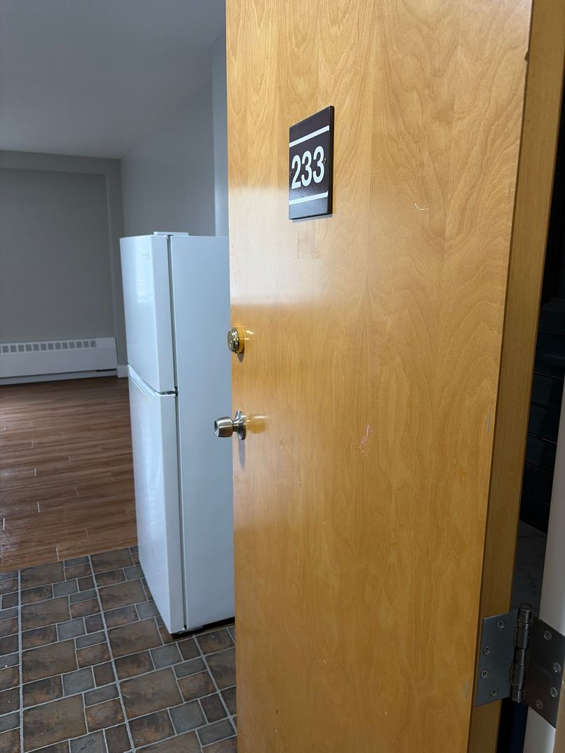 Rome Apartment: 80 Geiger Rd