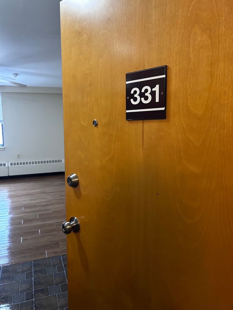 Rome Apartment: 80 Geiger Rd