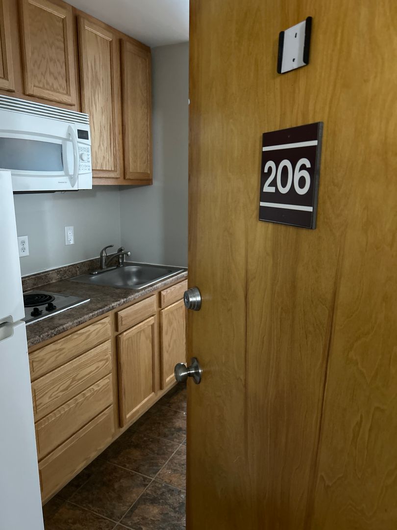 Rome Apartment: 80 Geiger Rd