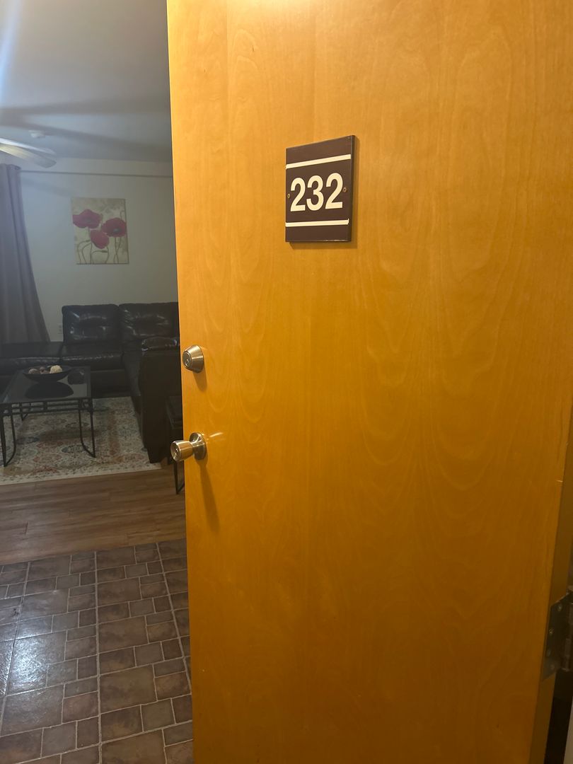 Rome Apartment: 80 Geiger Rd