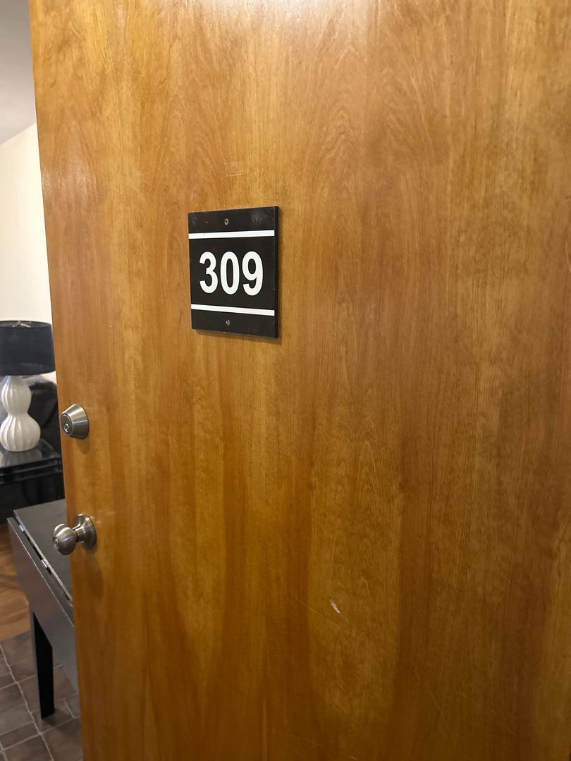 Rome Apartment: 80 Geiger Rd