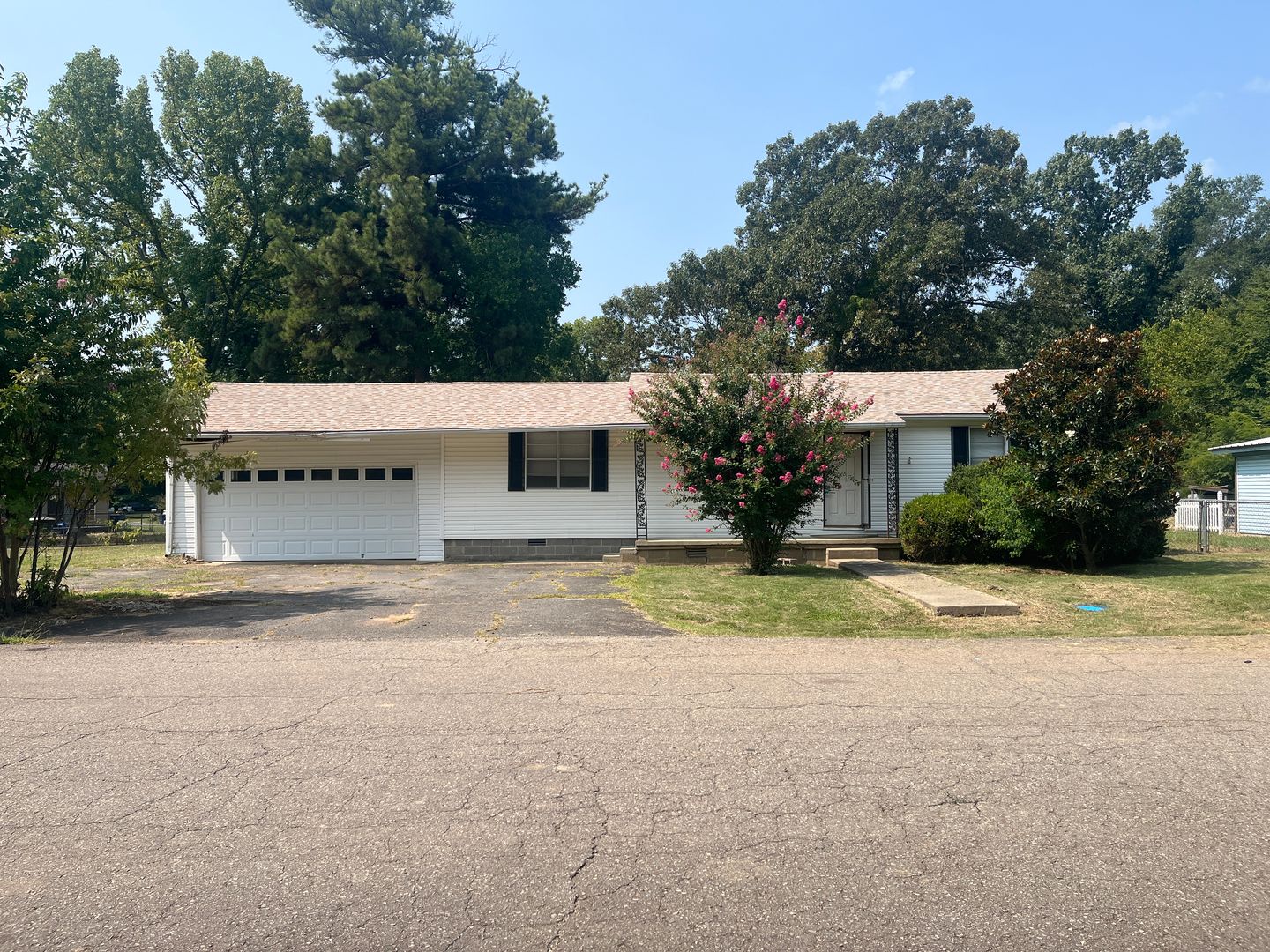 Cabot House: 511 Bailey St.