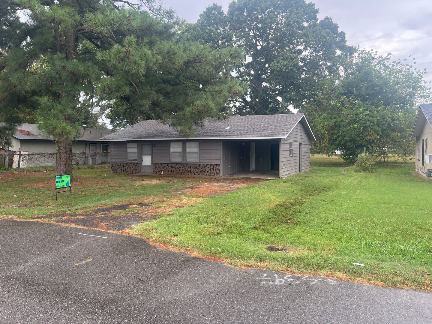 Lonoke House: 518 Pleasent Dr.