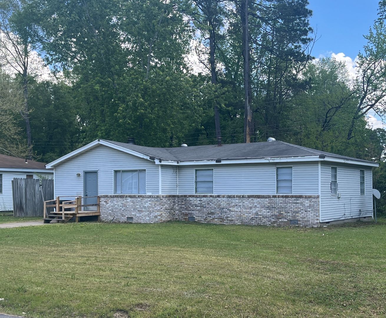 Jacksonville House: 209 Laurel St.