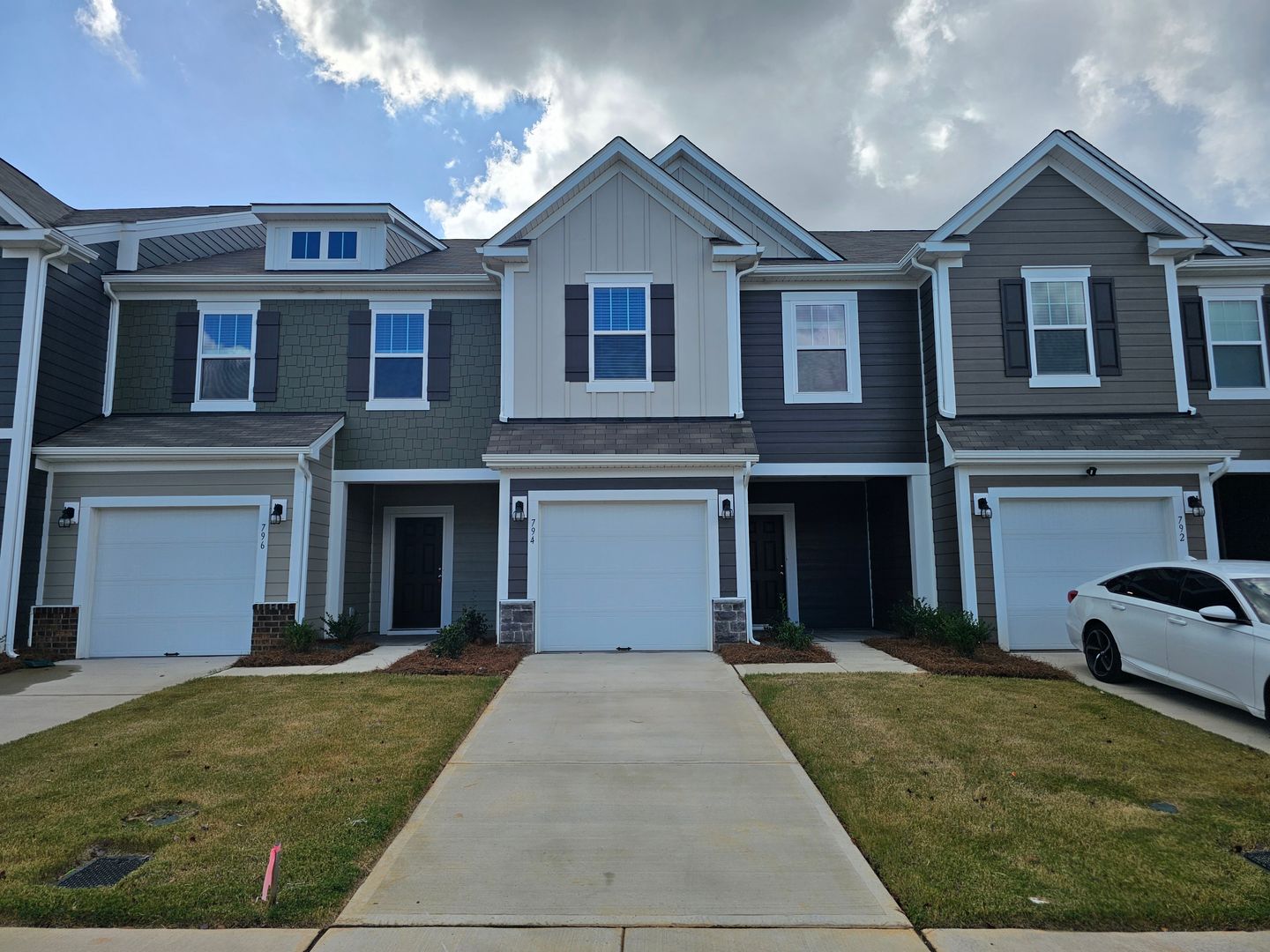 Concord Townhome: 794 Earhart St