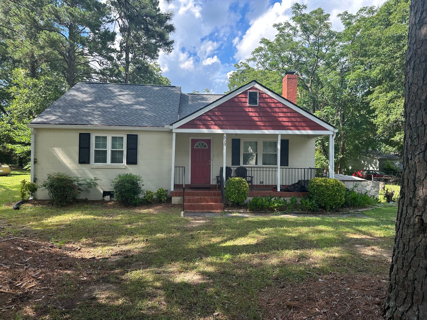 Raleigh House: 523 Hilltop Dr