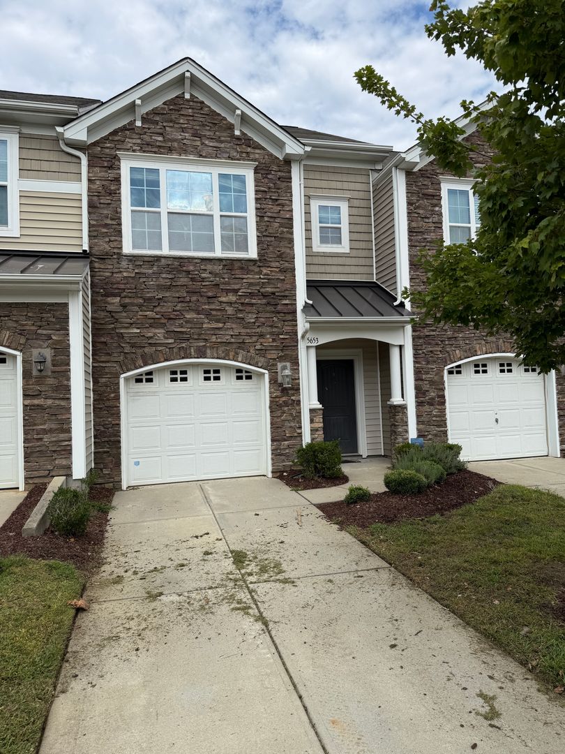Charlotte House: 5653 Tipperlinn Way - 1