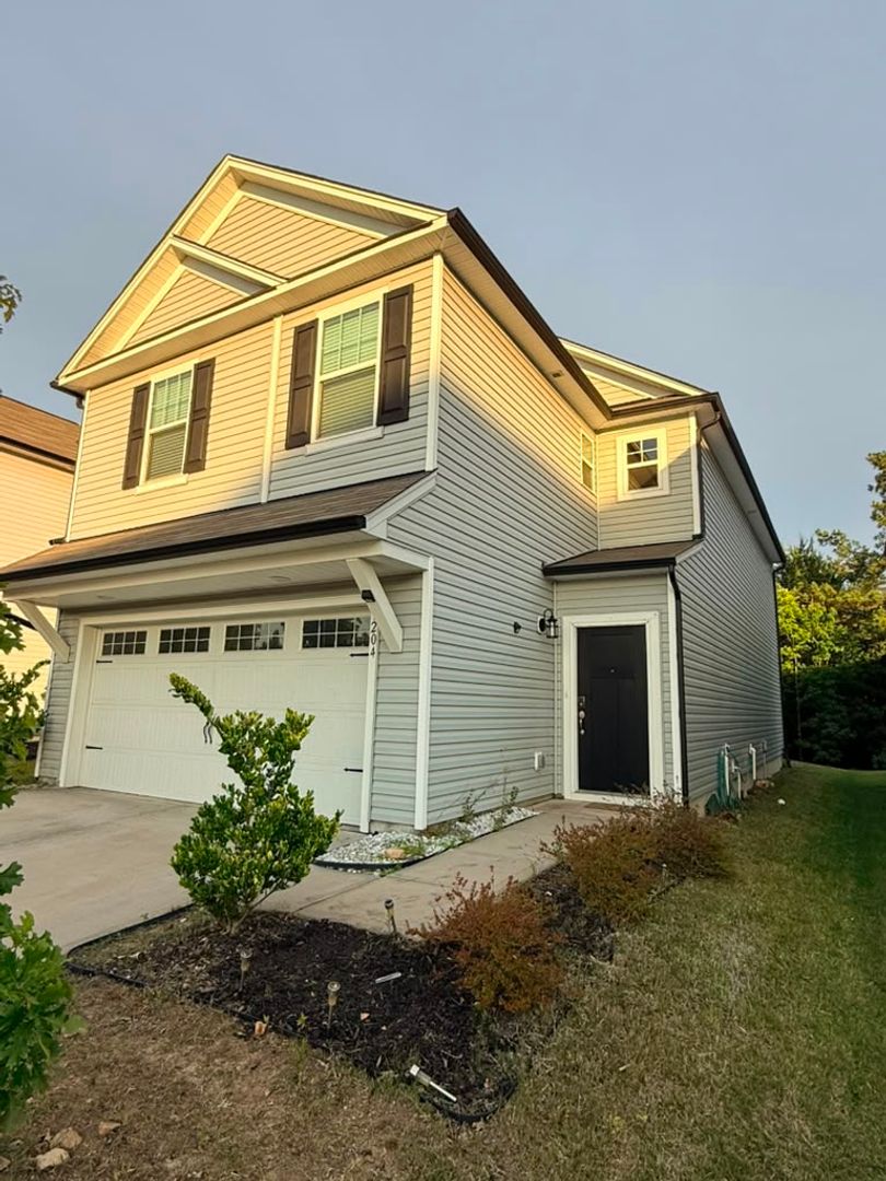 Charlotte House: 11204 Woodland Creek Way