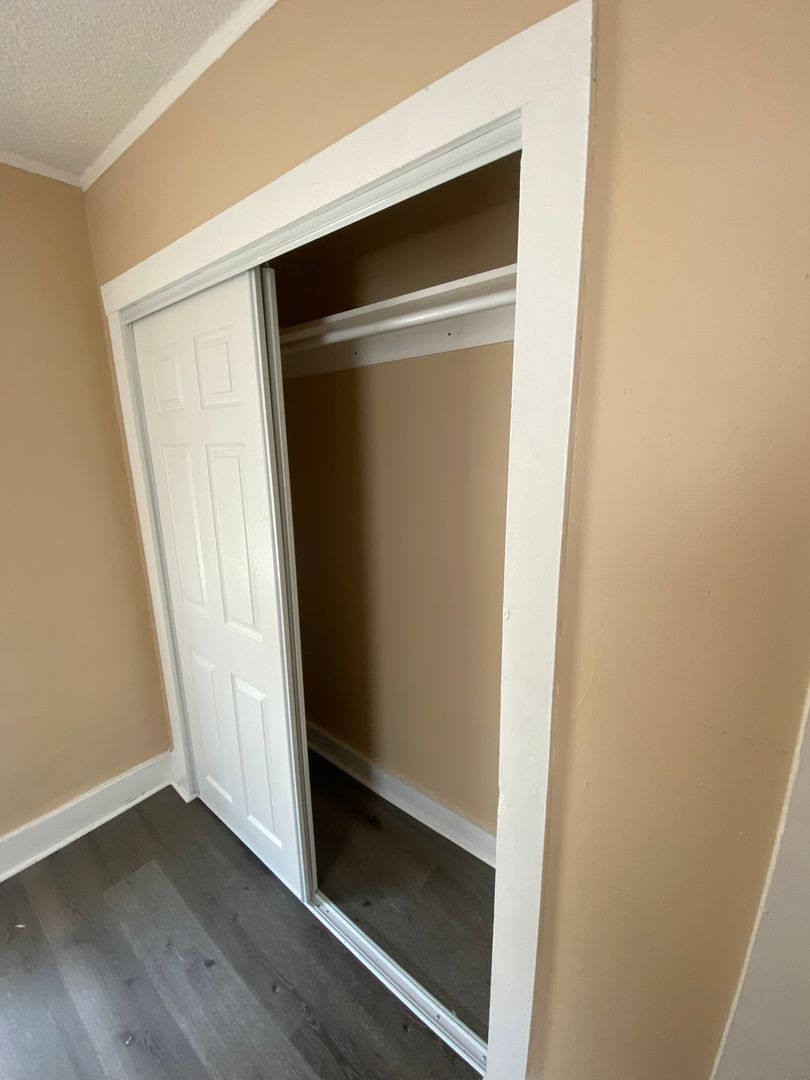 Clover Apartment: 303 Mobley Street