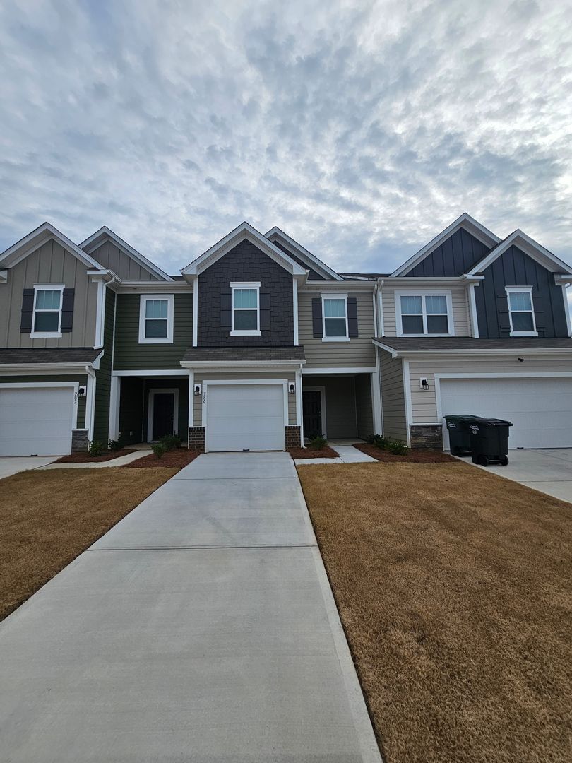 Concord Townhome: 780 Earhart St