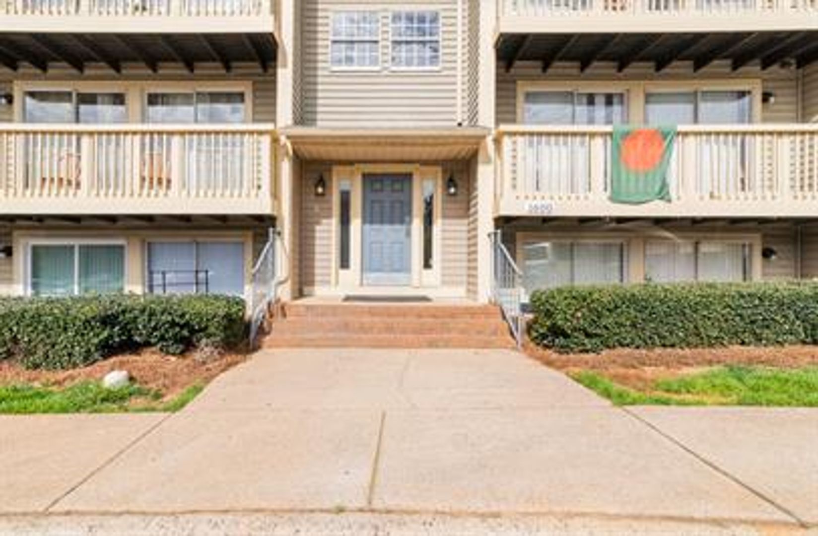 Charlotte House: 1600 Arlyn Circle