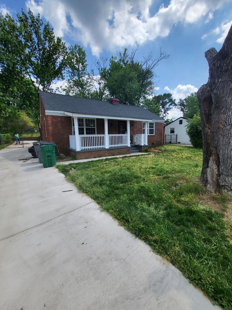 Charlotte House: 2921 Southwest Blvd