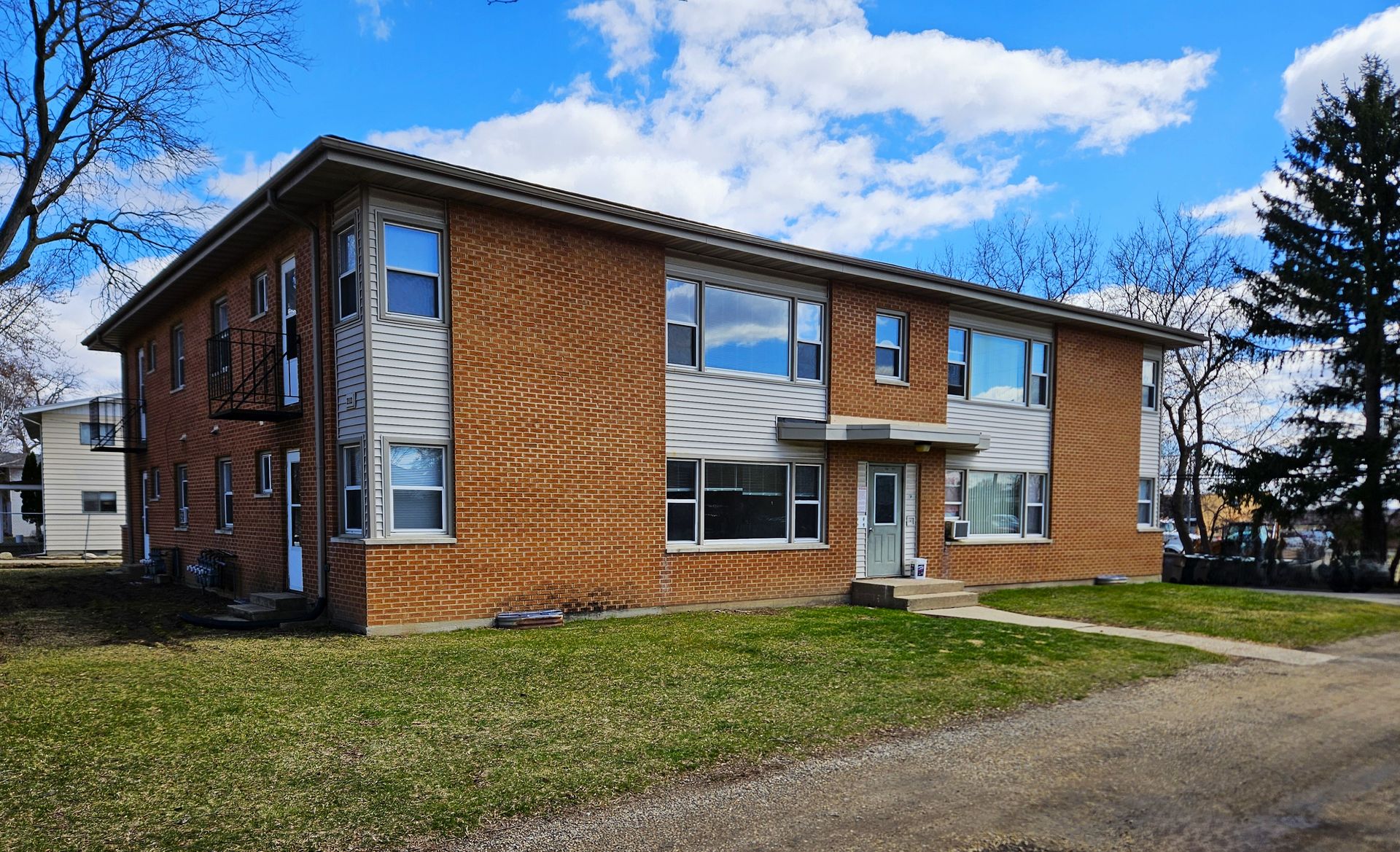 Madison Apartment: 2109-2113 Lake Point Dr