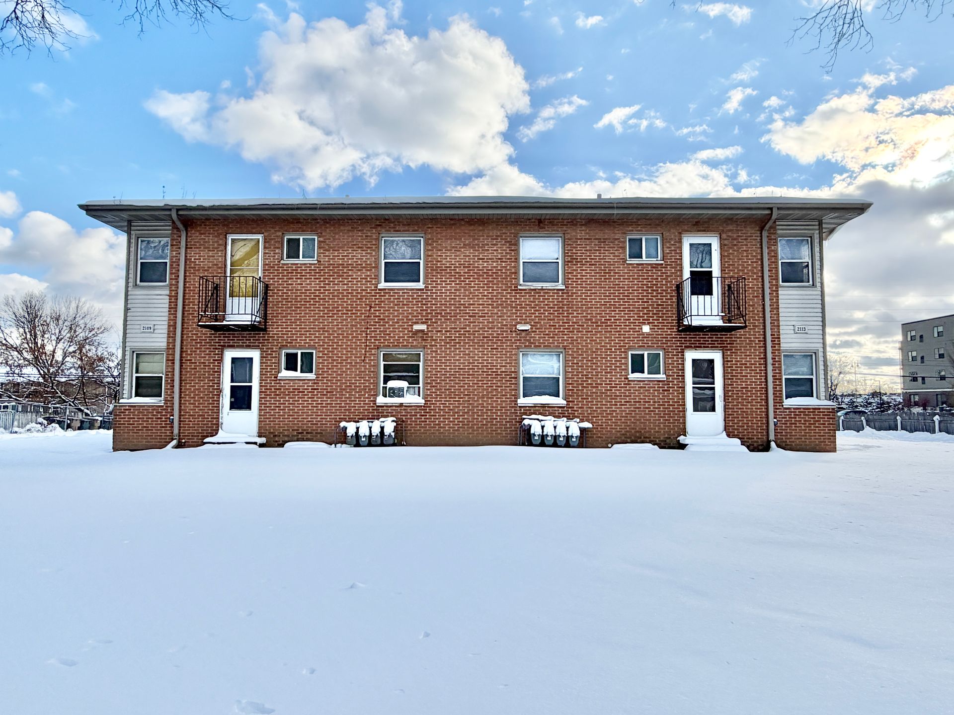 Madison Apartment: 2109-2113 Lake Point Dr