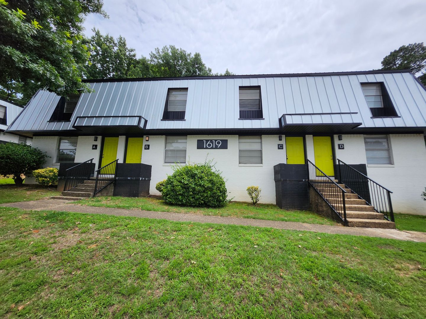 Benton Apartment: 1619 Longview St. Apt A