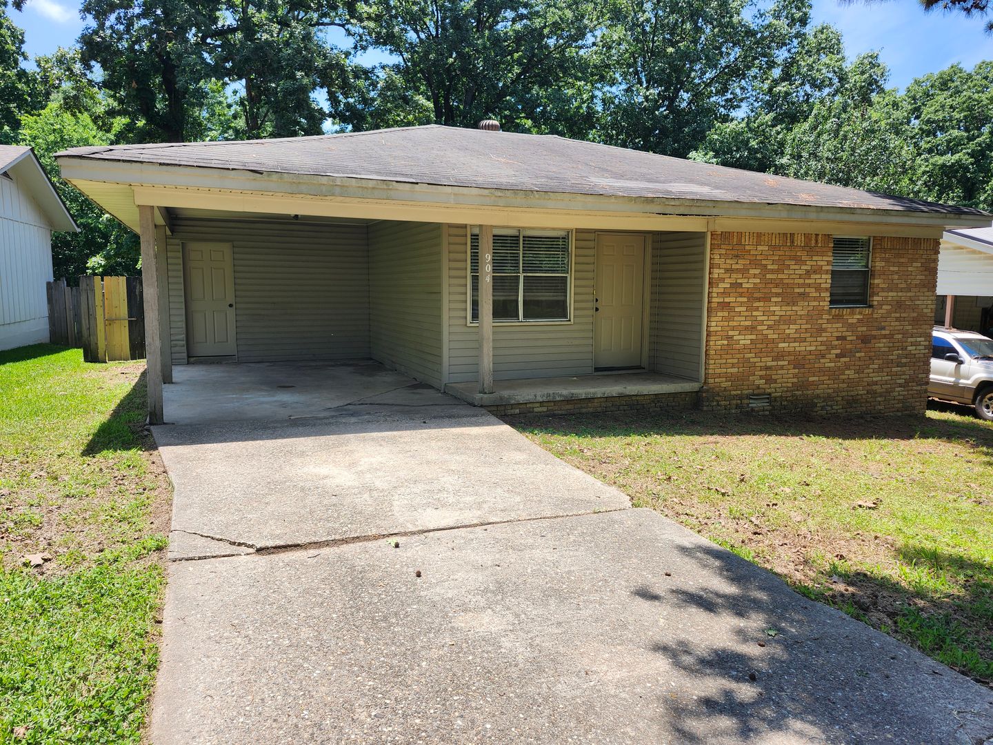 Benton House: 904 Sherris Ln.