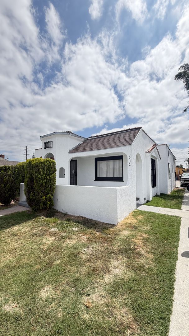Compton Apartment: 602 N Sloan Ave.