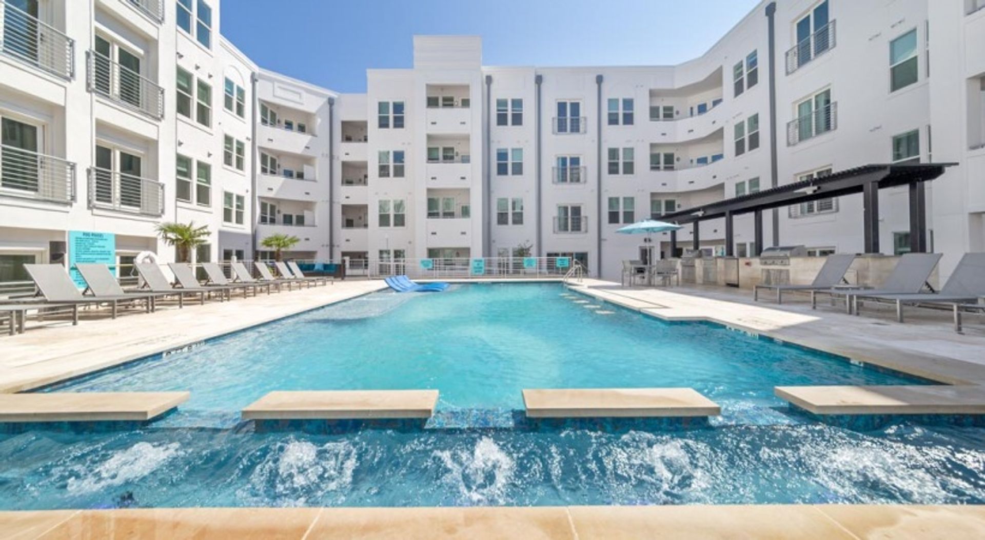 Corpus Christi Apartment: 401 N Chaparral St
