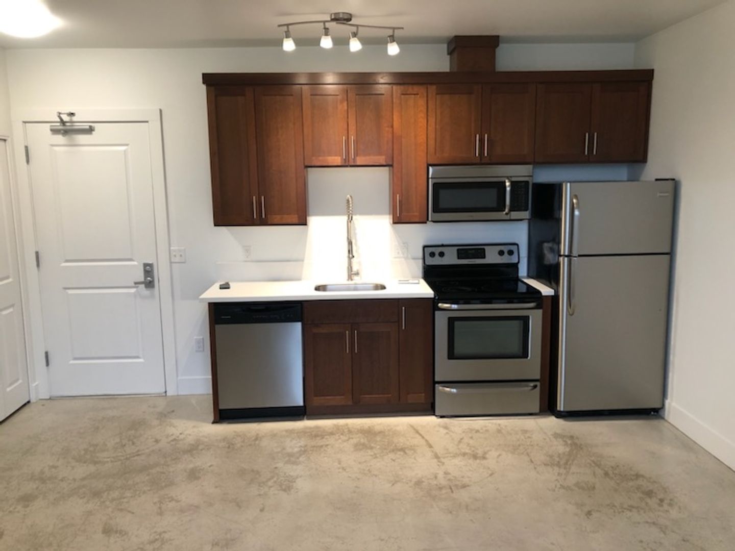 Portland Apartment: 4525 N Albina Ave