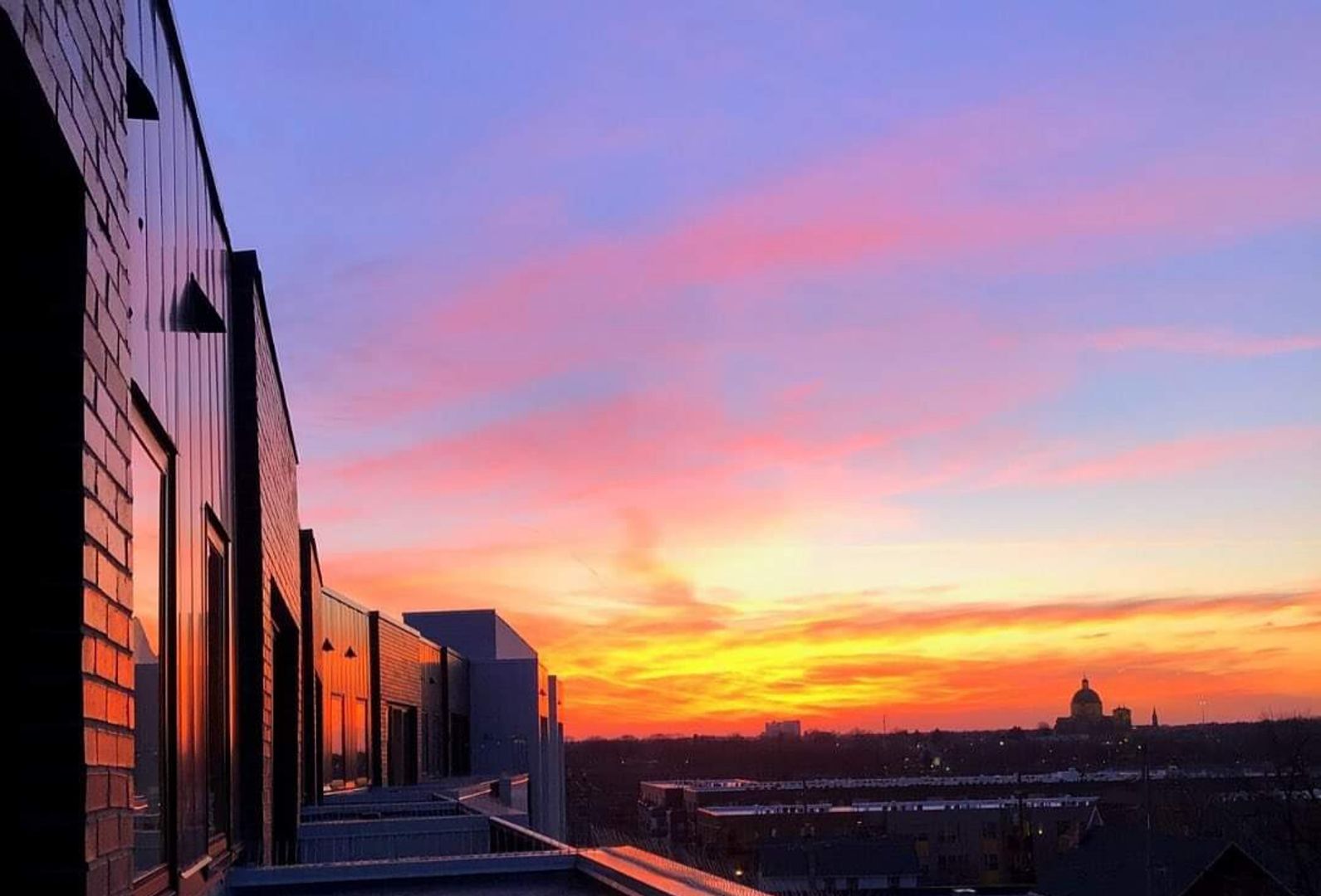 Bay View Apartment: 2202 S Kinnickinnic Ave