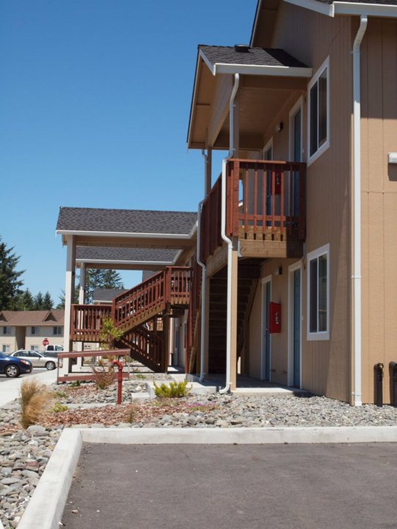 McKinleyville Apartment: 2345 Cobblestone