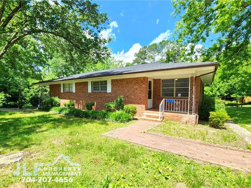 Charming 2 Bed/1 Bath Duplex in Spencer! – photo 1