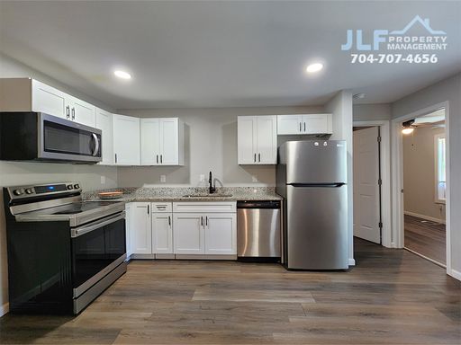 3 Bedroom, 1 Bathroom Duplex Unit in Concord! – photo 1
