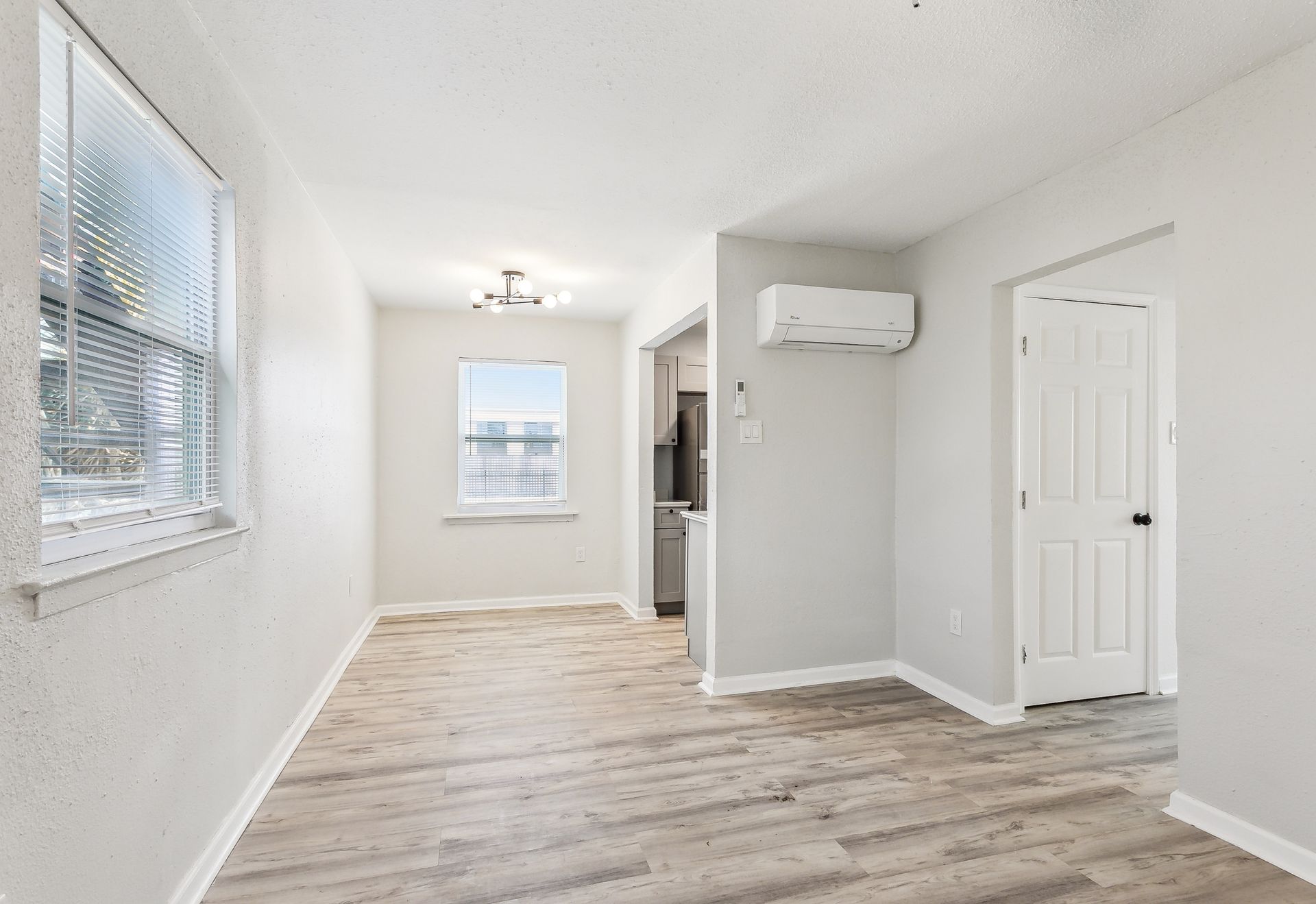 Harvey Apartment: 938 Brown Ave. Unit 204