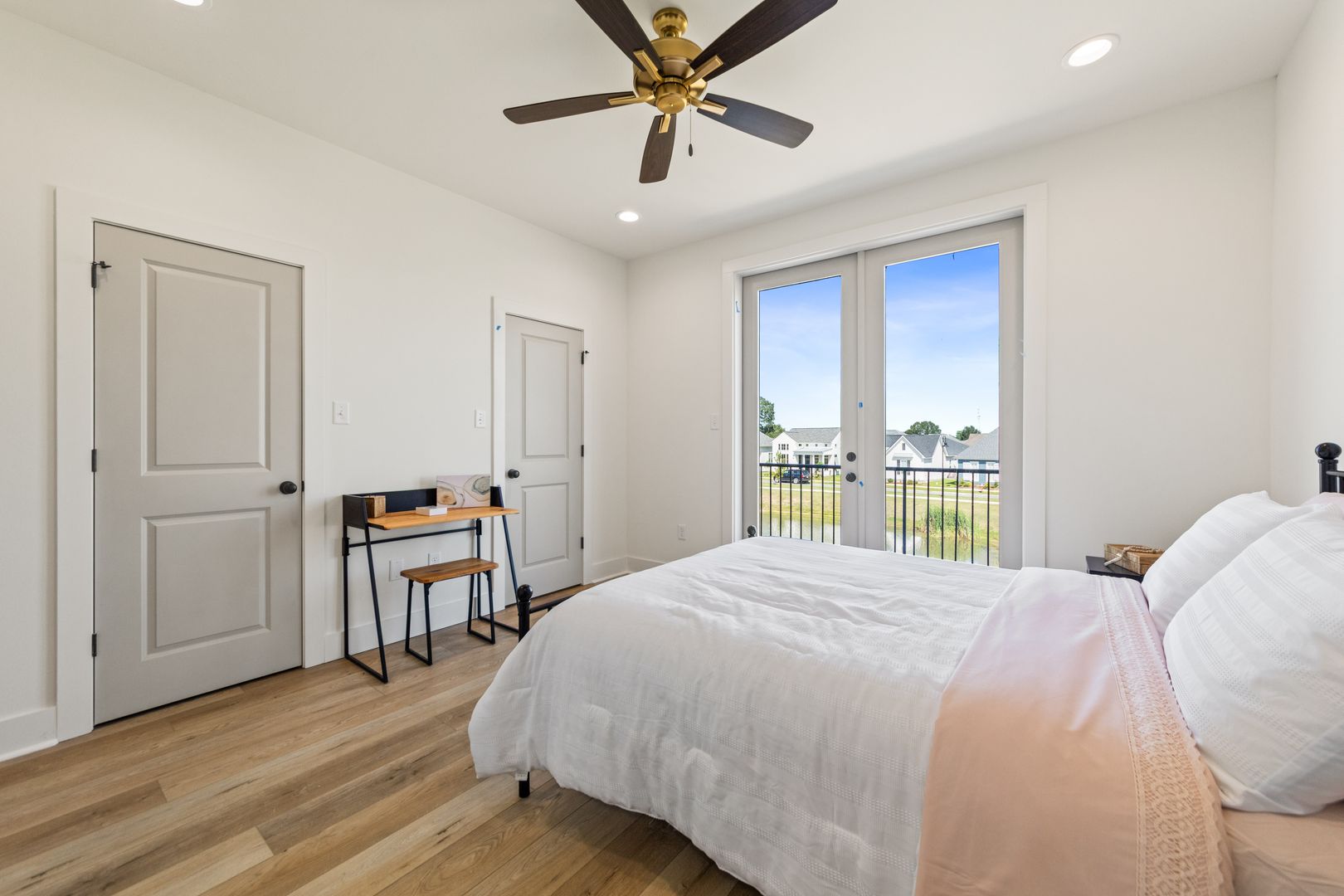 Scott House: 315 Sandstone Ave Unit 306