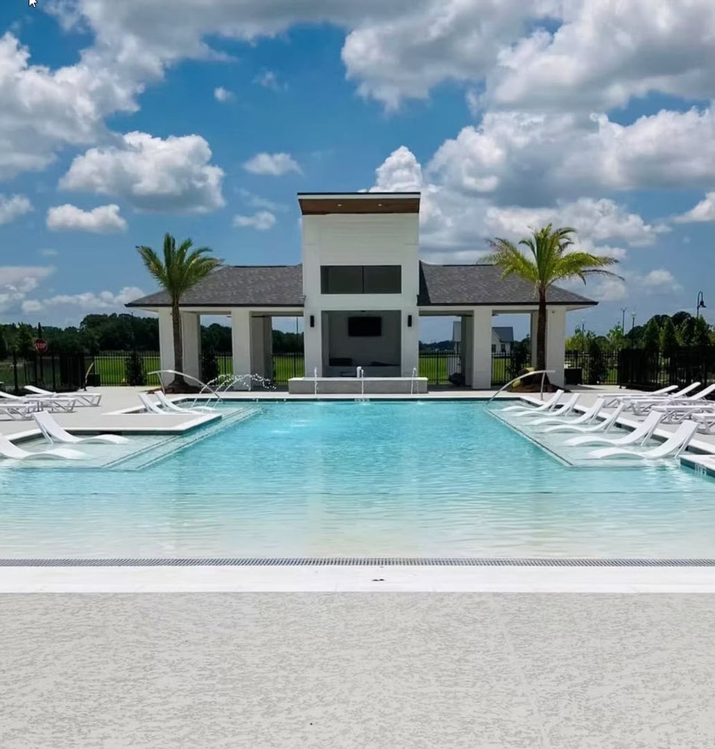 Scott House: 315 Sandstone Ave Unit 202