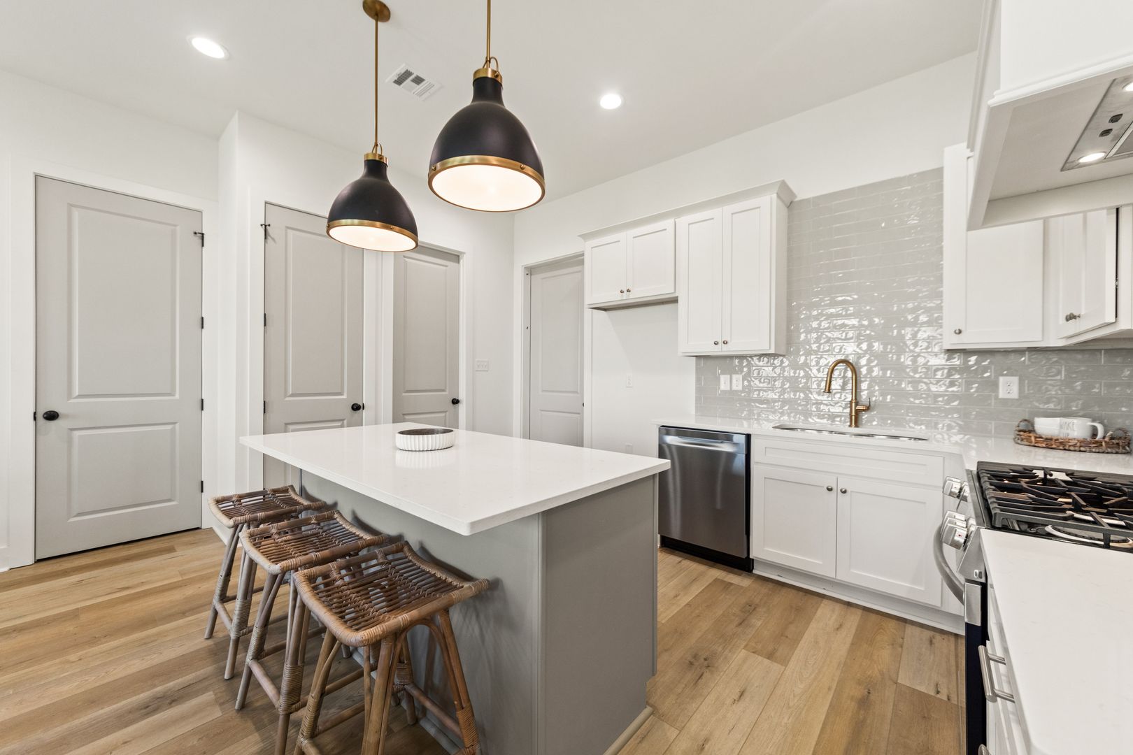 Scott Townhome: 315 Sandstone Ave Unit 305