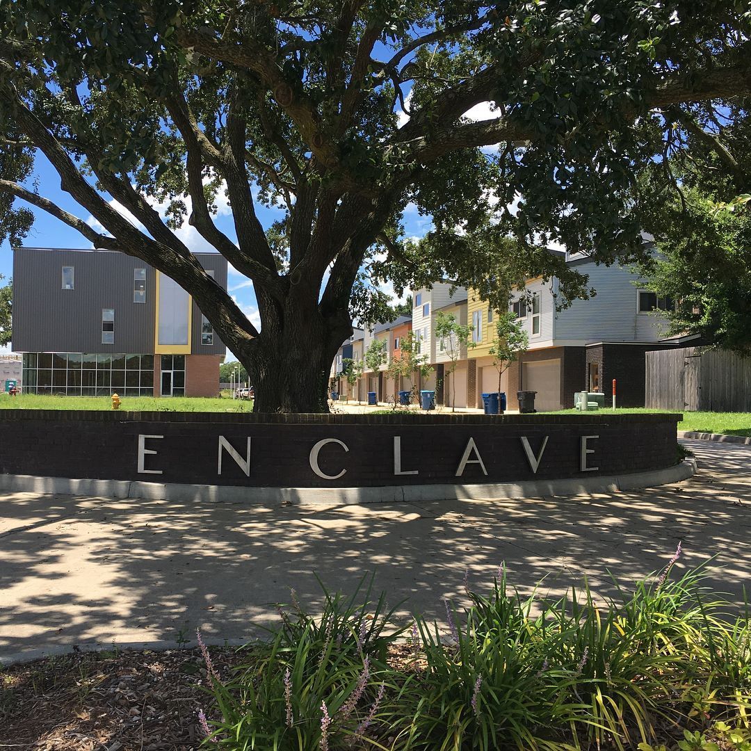 Lafayette House: 409 Highland Park Lane