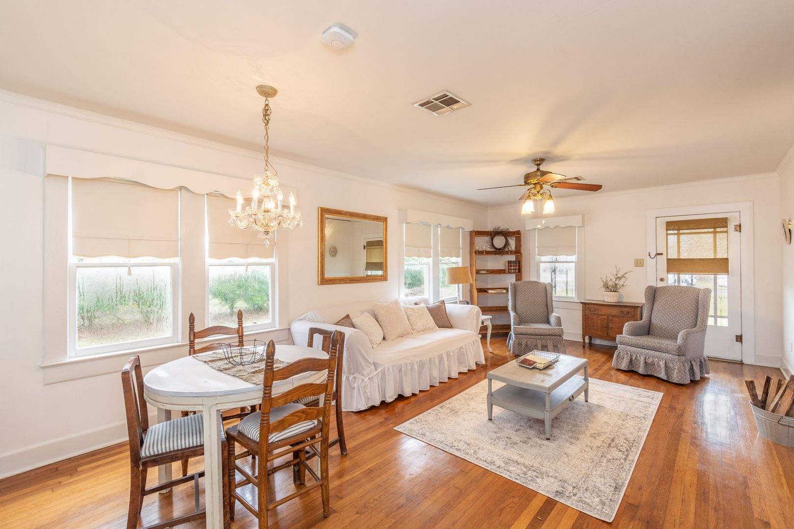 Lafayette House: 208 Ella St