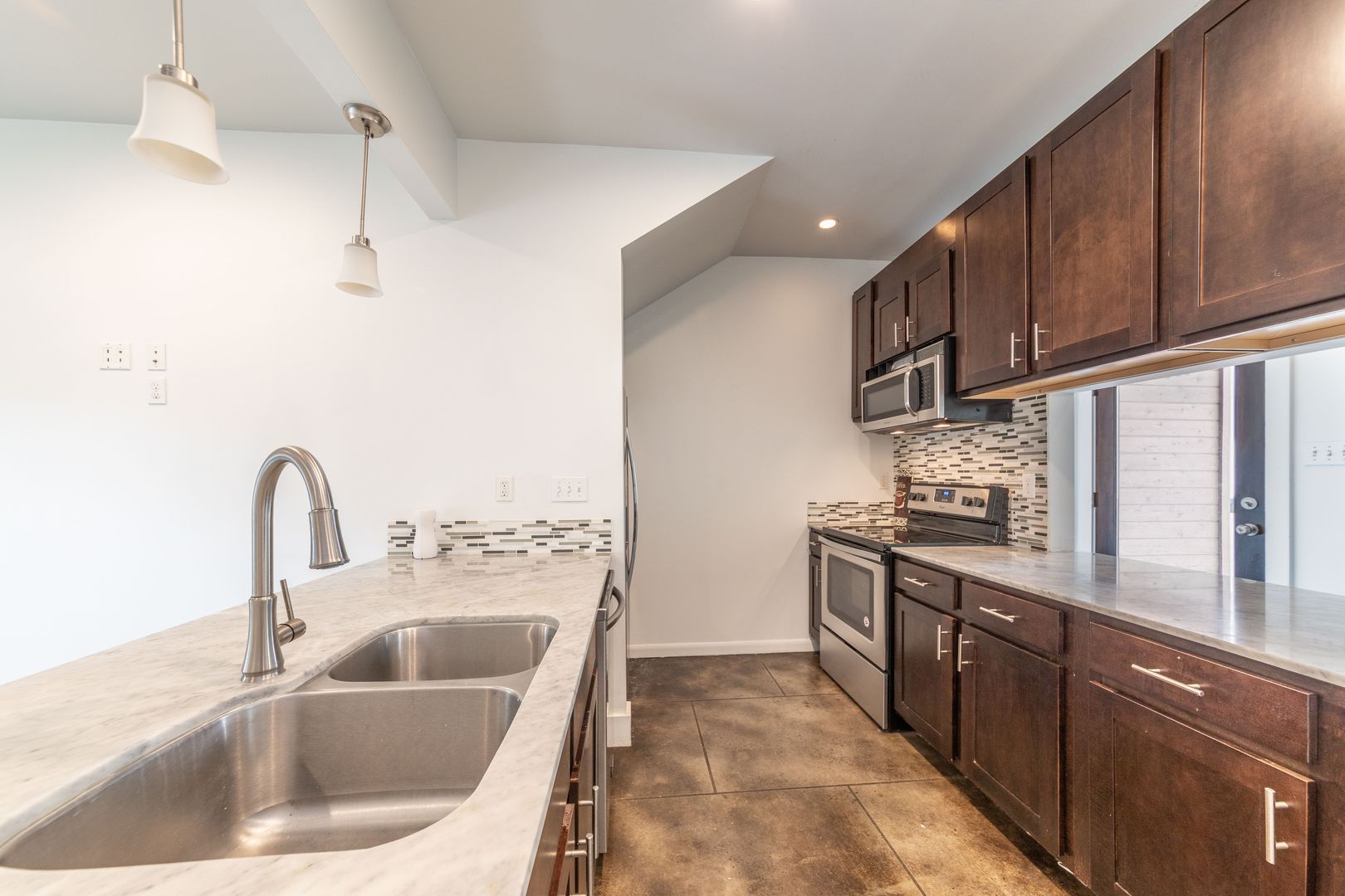 Lafayette House: 113 Bayou St Apt 105