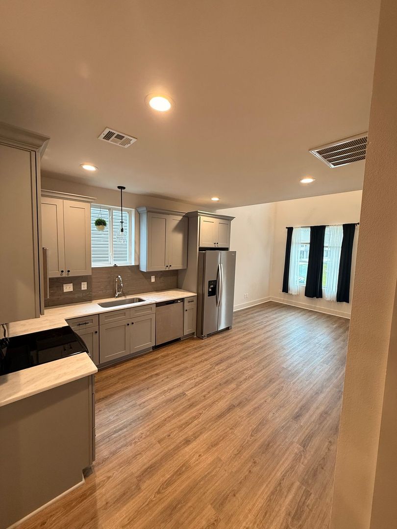 Lafayette Apartment: 112 Winged Elm Lane