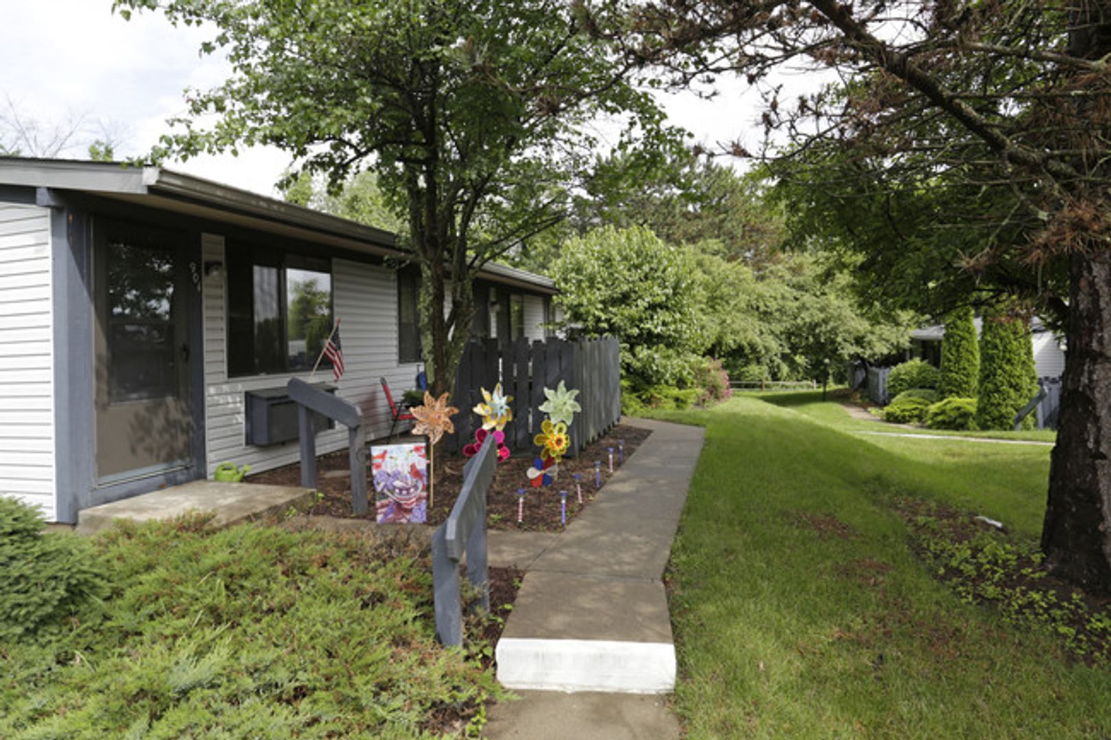 Oakdale Apartment: 100 Pine Ridge Drive