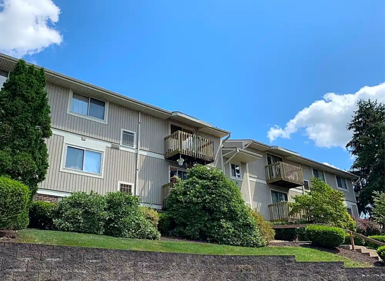 Imperial Apartment: 274 Evergreen Run