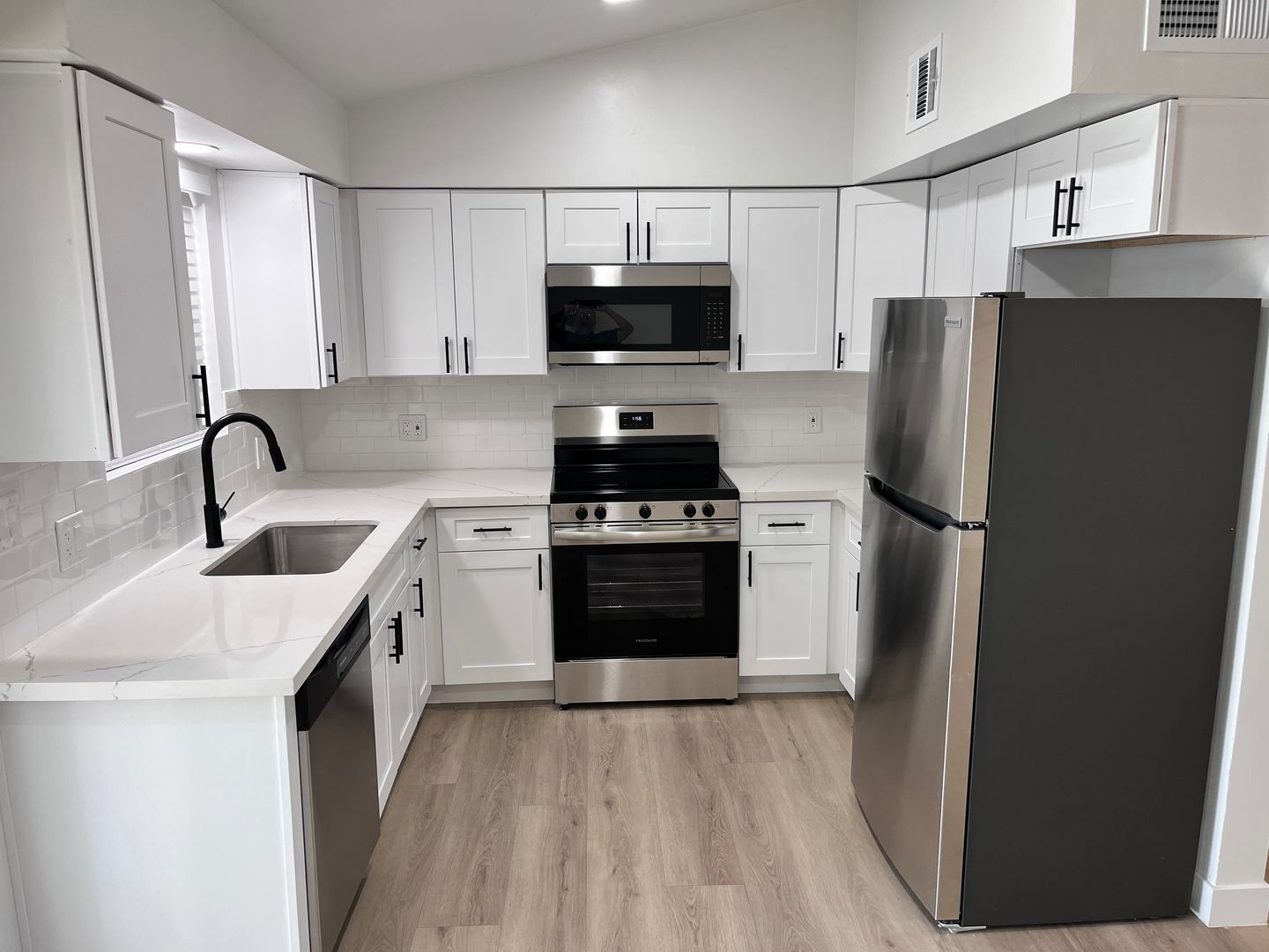 Tucson Apartment: 2555-2579 E. Water Street