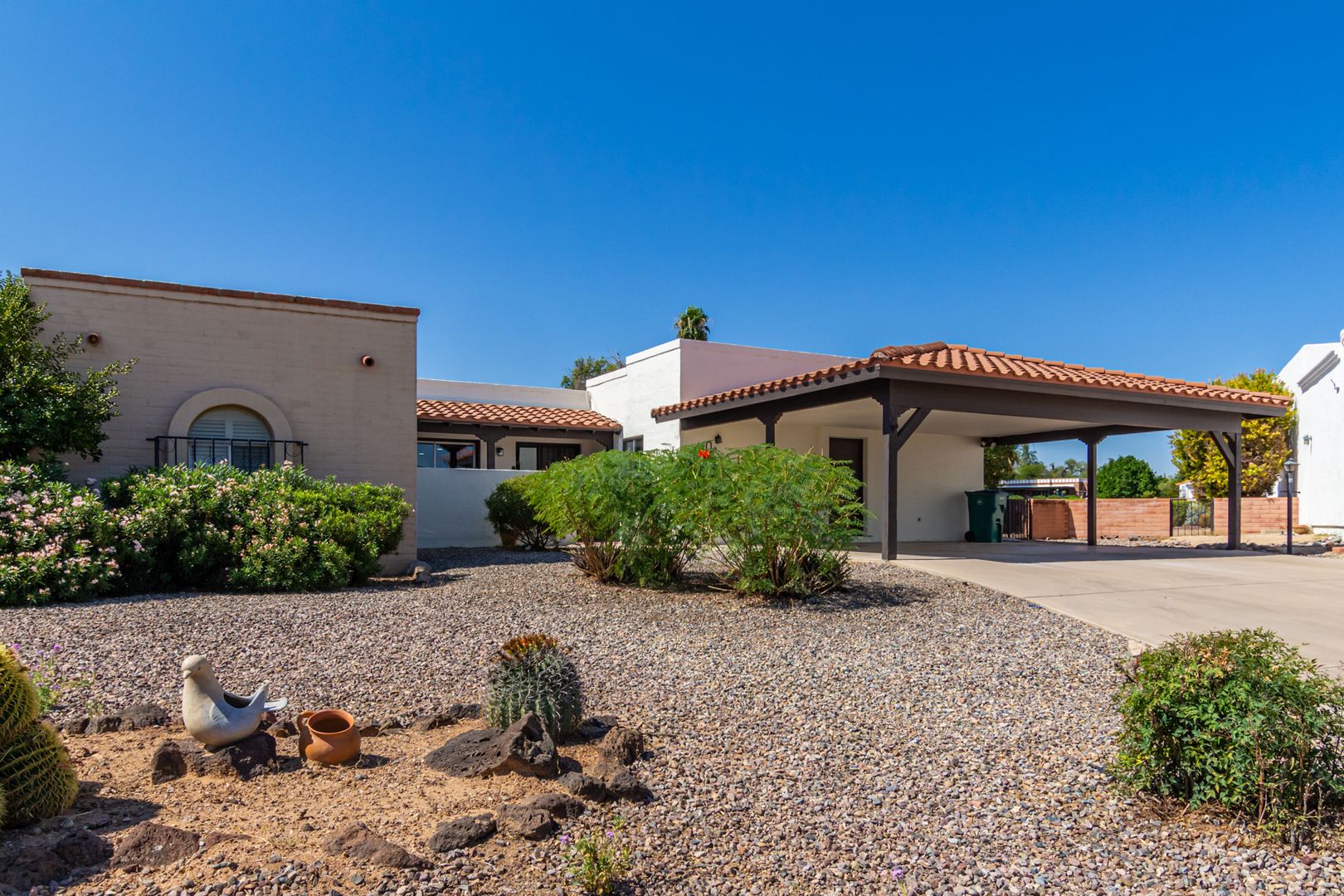 Green Valley Townhome: 230 E. Paseo De Golf