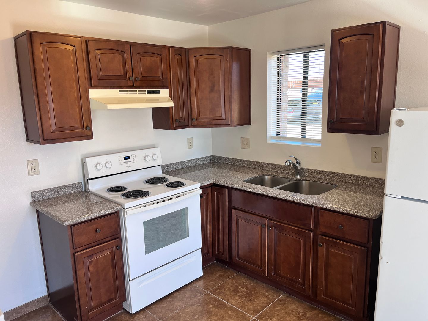 Tucson Multiplex: 427-441 #B E. Delano Street